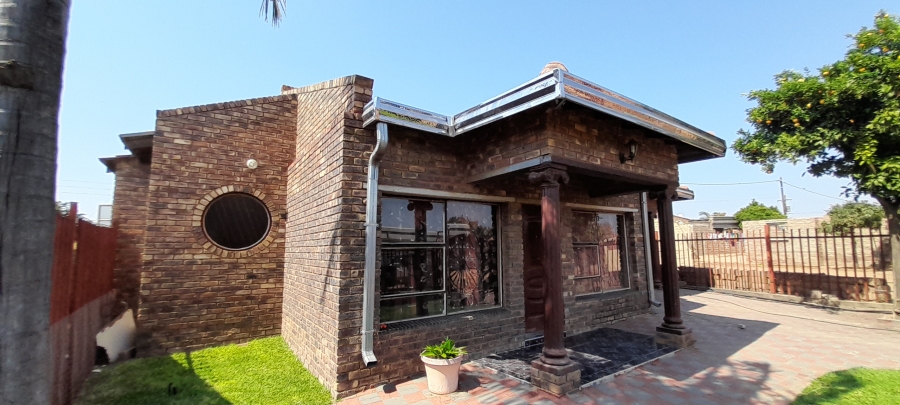 To Let 2 Bedroom Property for Rent in Lethlabile North West